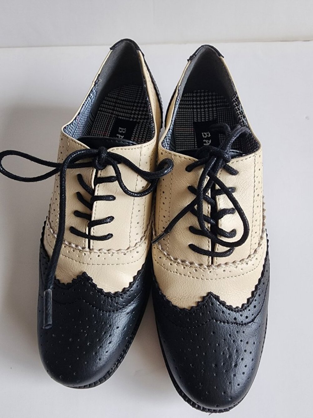 Women's Black and Cream Off White Lace Up Oxford Wing Tip Spectators 6.5M